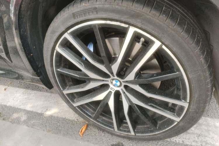 Used BMW X5 2022 xDrive 40Li M Sport Package Right Front Wheel Hub