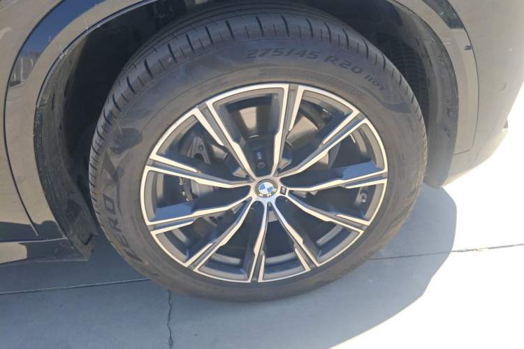 Used BMW X5 2022 xDrive40i M Sport Package Right Front Wheel Hub