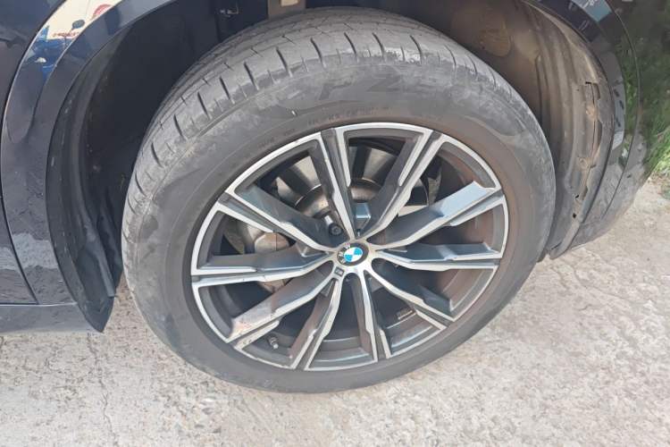 Used BMW X5 2022 Restyled xDrive 30Li Luxury Version M Sport Package Right Front Wheel Hub