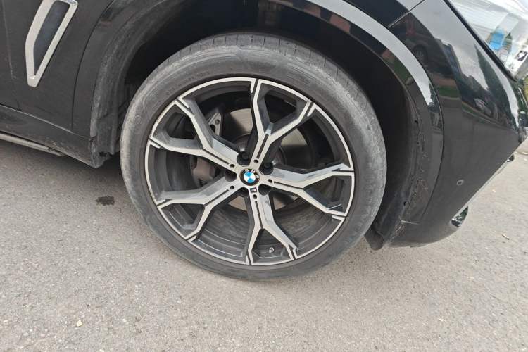 Used BMW X5 2022 Restyled xDrive 40Li M Sport Package Right Front Wheel Hub