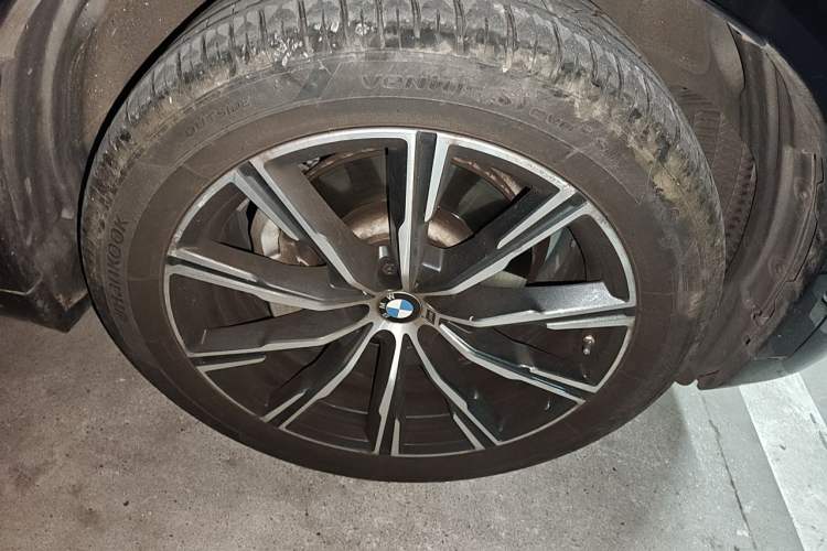 Used BMW X5 2022 xDrive30i M Sport Package Right Front Wheel Hub