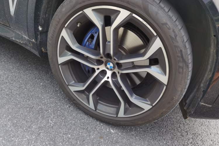 Used BMW X5 2022 Restyled xDrive 40Li M Sport Package Right Front Wheel Hub