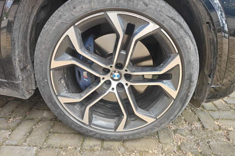Used BMW X5 2022 Restyled xDrive 40Li Luxury Edition M Sport Package Right Front Wheel Hub