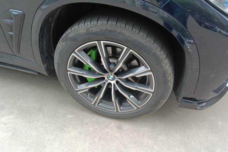 Used BMW X5 2022 Restyled xDrive 30Li Luxury Version M Sport Package Right Front Wheel Hub