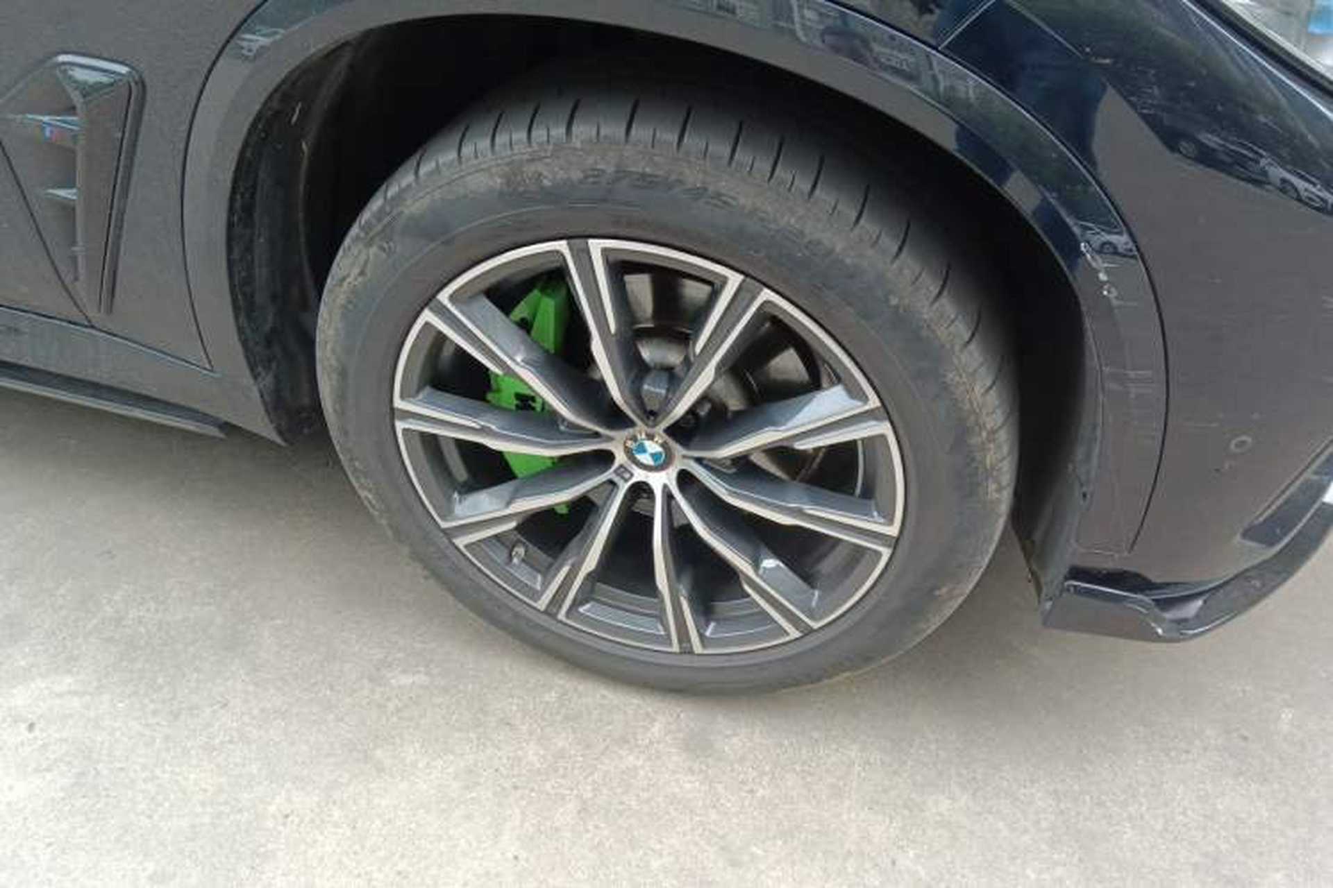 Used BMW X5 2022 Restyled xDrive 30Li Luxury Version M Sport Package Right Front Wheel Hub