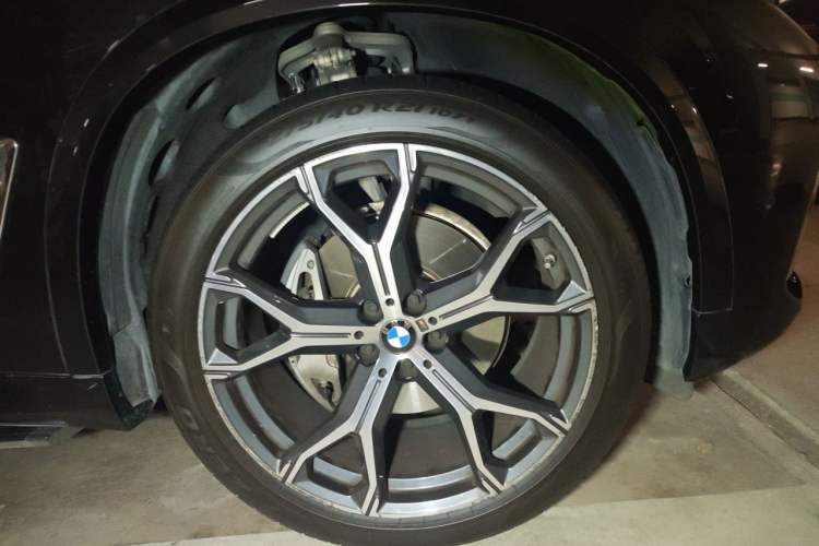 Used BMW X5 2022 xDrive 40Li M Sport Package Right Front Wheel Hub