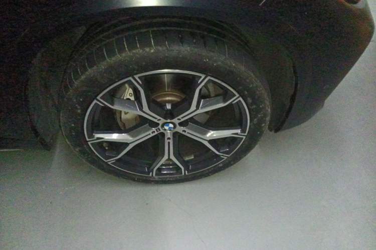 Used BMW X5 2022 xDrive 40Li M Sport Package Right Front Wheel Hub