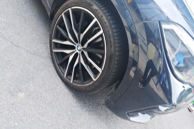 Used BMW X5 2022 xDrive 40Li M Sport Package Right Front Wheel Hub