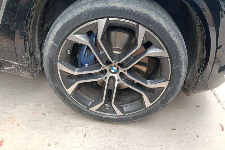 Used BMW X5 2022 Restyled xDrive 40Li Luxury Edition M Sport Package Right Front Wheel Hub