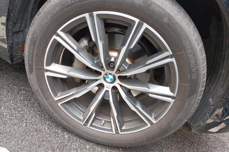 Used BMW X5 2022 xDrive 30Li M Sport Package Right Front Wheel Hub