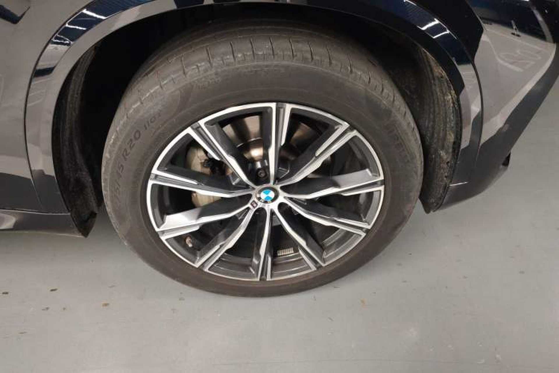 Used BMW X5 2022 Restyled xDrive 30Li Luxury Version M Sport Package Right Front Wheel Hub