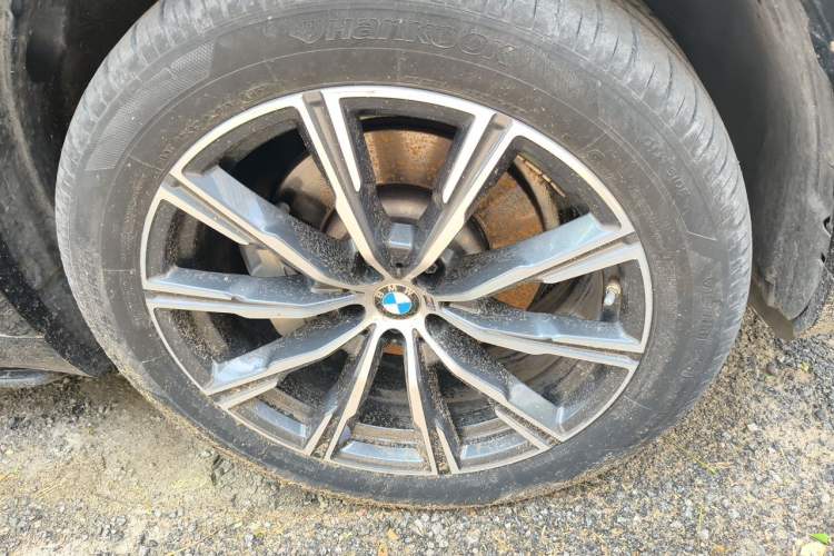 Used BMW X5 2022 xDrive 30Li M Sport Package Right Front Wheel Hub