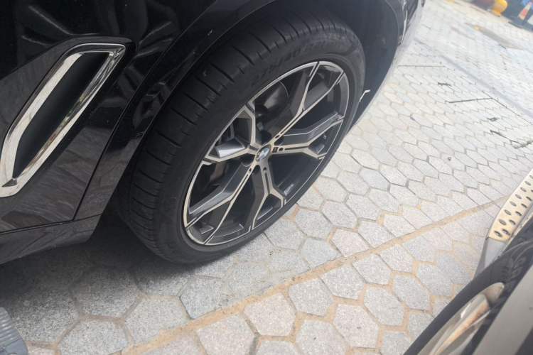 Used BMW X5 2022 Restyled xDrive 40Li M Sport Package Right Front Wheel Hub