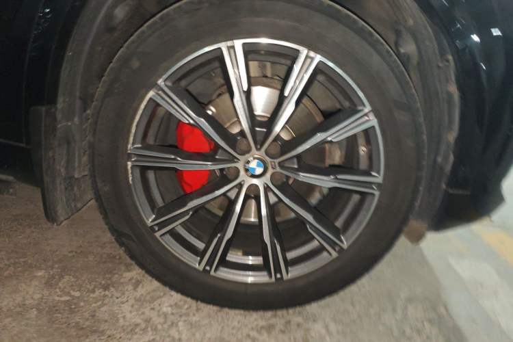 Used BMW X5 2022 xDrive 30Li M Sport Package Right Front Wheel Hub