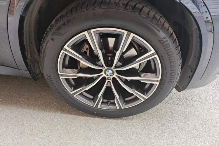 Used BMW X5 2022 xDrive40i M Sport Package Right Front Wheel Hub