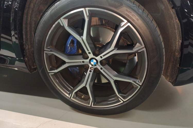 Used BMW X5 2022 Restyled xDrive 40Li M Sport Package Right Front Wheel Hub