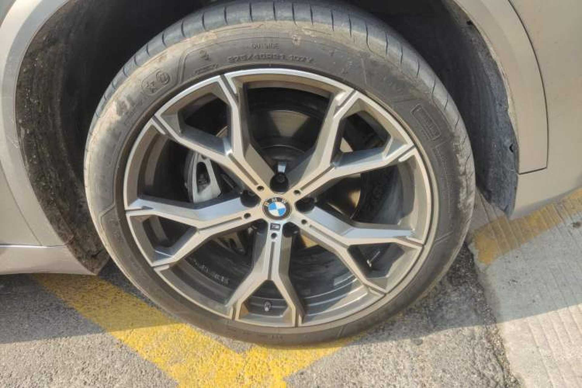 Used BMW X5 2022 Restyled xDrive 40Li M Sport Package Right Front Wheel Hub