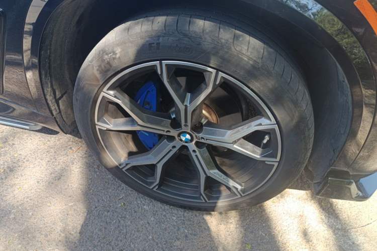 Used BMW X5 2022 Restyled xDrive 40Li M Sport Package Right Front Wheel Hub