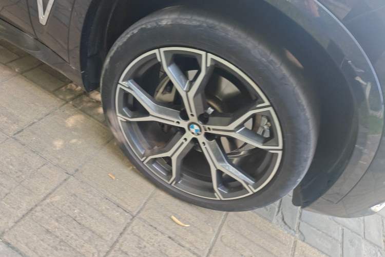 Used BMW X5 2022 Restyled xDrive 40Li M Sport Package Right Front Wheel Hub