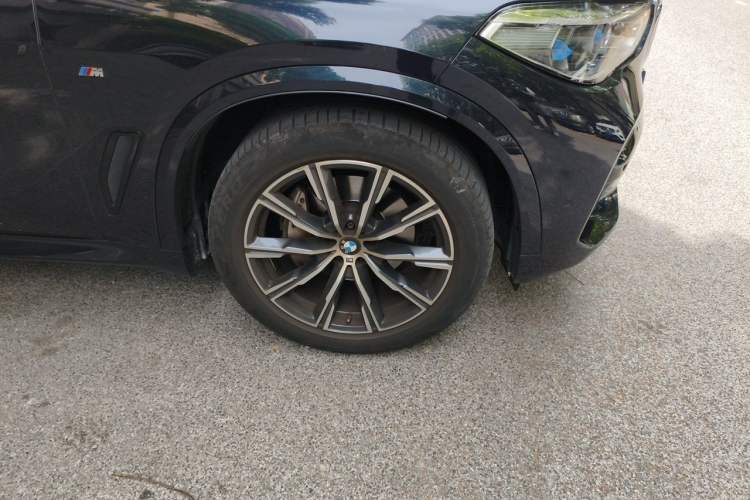 Used BMW X5 2022 xDrive40i M Sport Package Right Front Wheel Hub