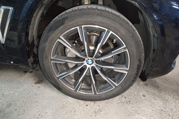 Used BMW X5 2022 xDrive 30Li Luxury M Sport Package Right Front Wheel Hub
