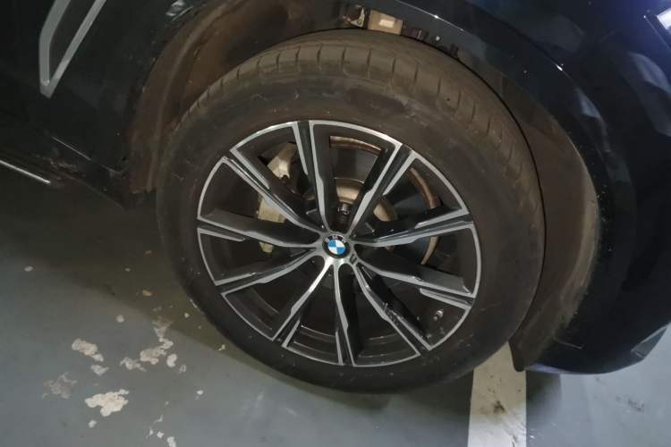 Used BMW X5 2022 xDrive 30Li Luxury M Sport Package Right Front Wheel Hub