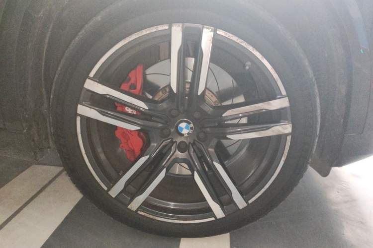 Used BMW X5 2022 xDrive40i M Sport Package Right Front Wheel Hub
