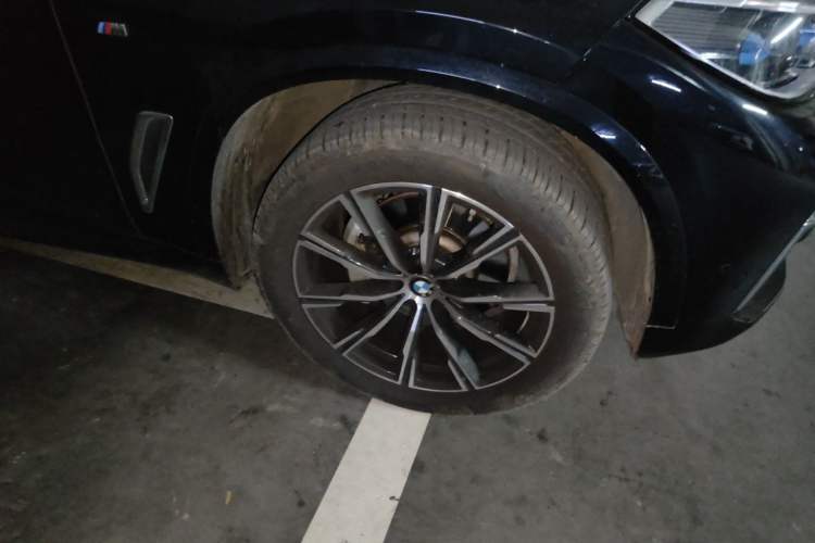 Used BMW X5 2022 Restyled xDrive 30Li Luxury Version M Sport Package Right Front Wheel Hub