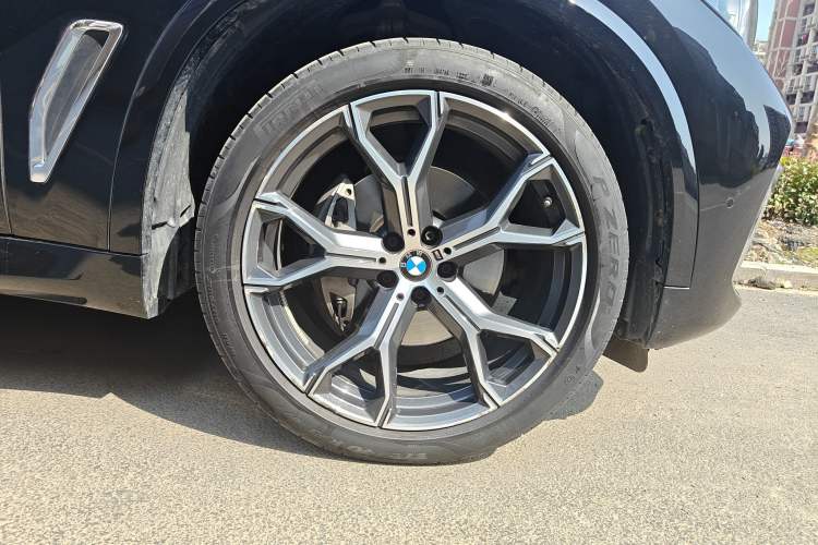 Used BMW X5 2022 xDrive 40Li M Sport Package Right Front Wheel Hub