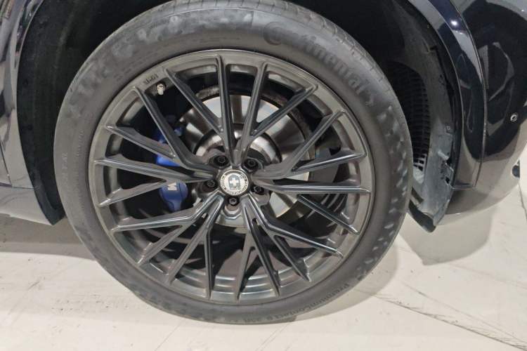Used BMW X5 2022 Restyled xDrive 30Li Luxury Version M Sport Package Right Front Wheel Hub