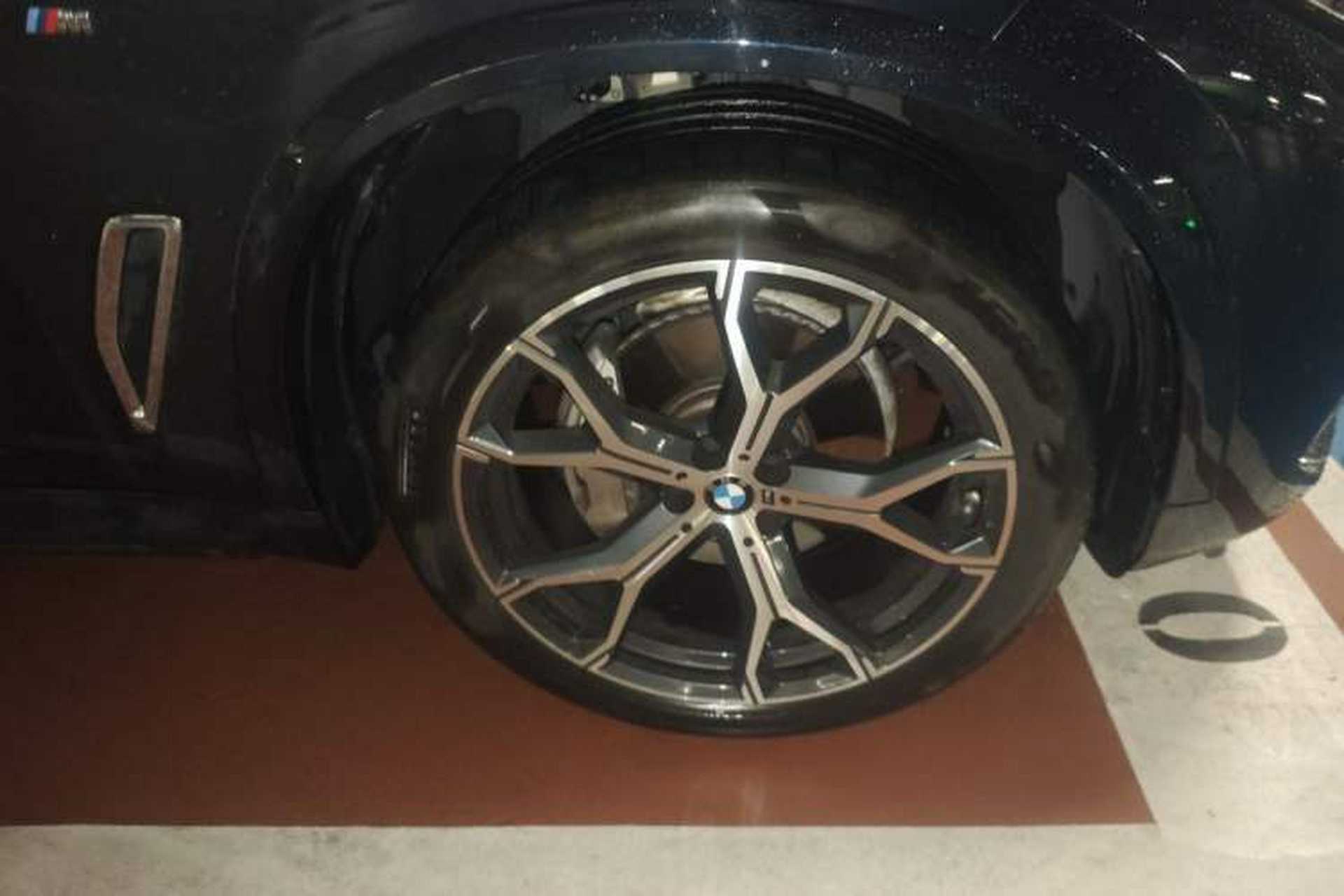 Used BMW X5 2022 xDrive 40Li M Sport Package Right Front Wheel Hub