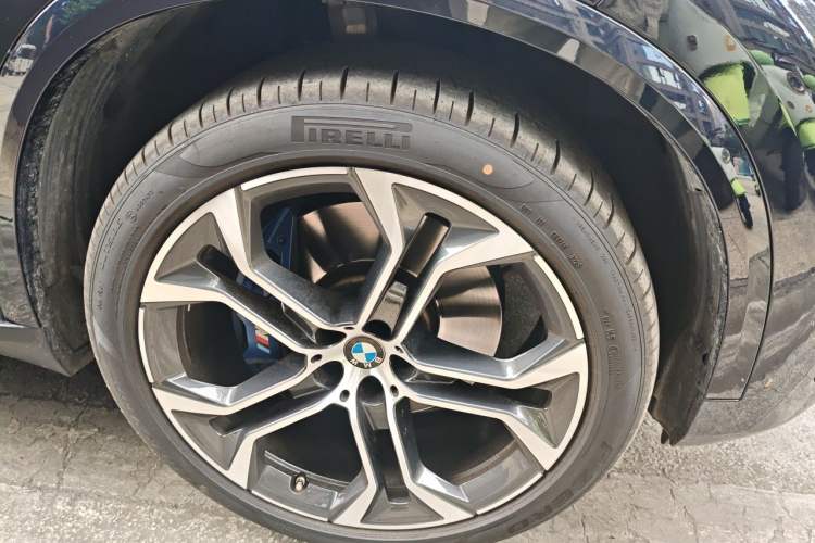 Used BMW X5 2022 xDrive 40Li Luxury Edition M Sport Package Right Front Wheel Hub
