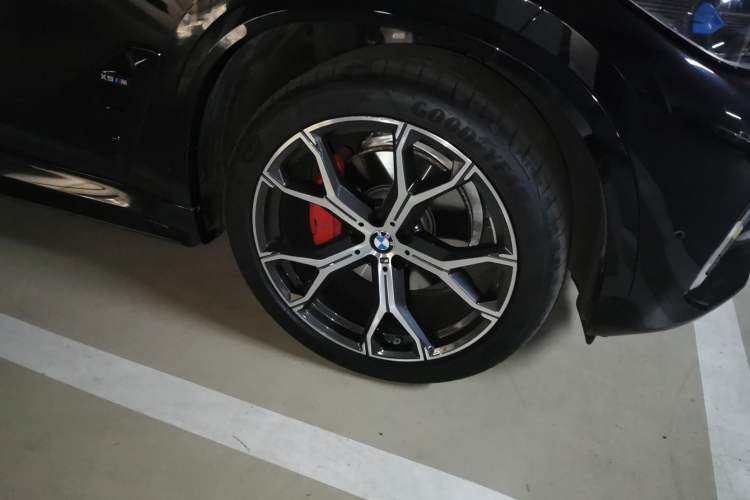 Used BMW X5 2022 xDrive 40Li M Sport Package Right Front Wheel Hub
