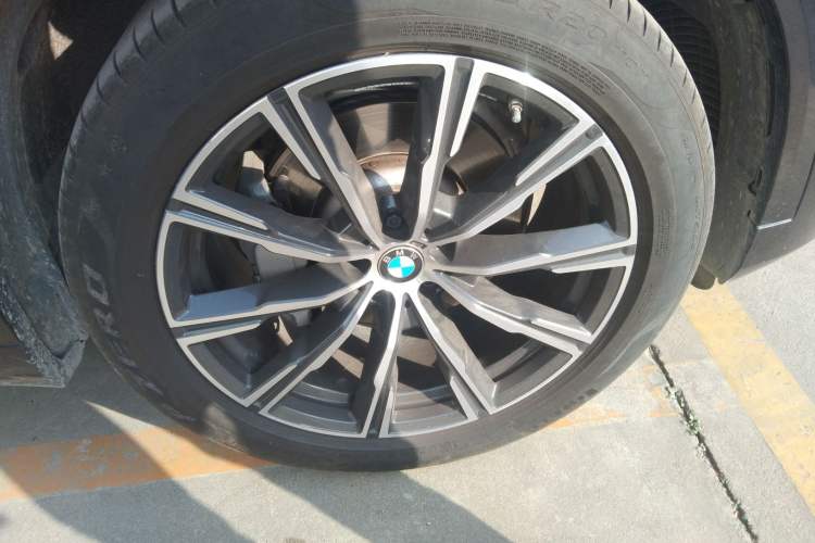 Used BMW X5 2022 xDrive30i M Sport Package Right Front Wheel Hub