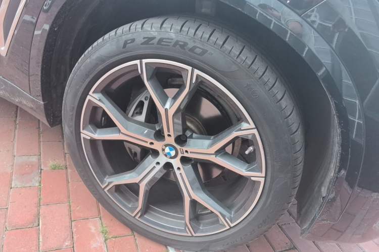 Used BMW X5 2022 xDrive 40Li M Sport Package Right Front Wheel Hub