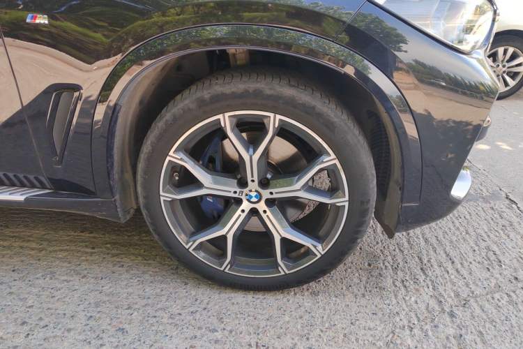 Used BMW X5 2022 xDrive40i Luxury Edition M Sport Package Right Front Wheel Hub