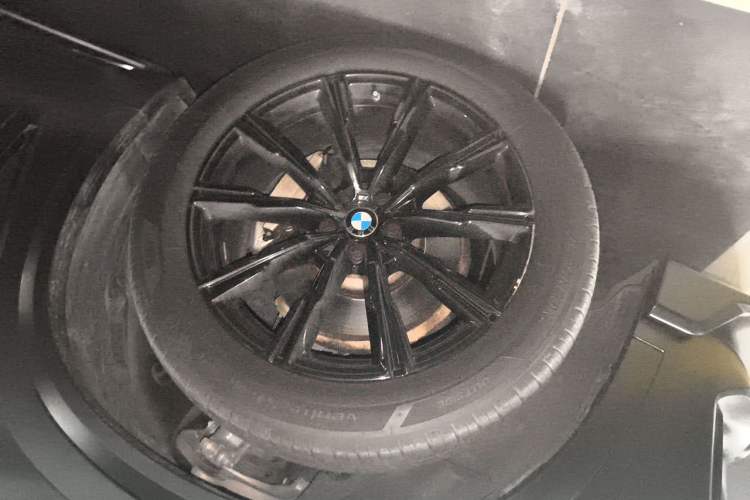 Used BMW X5 2022 xDrive 30Li Luxury M Sport Package Right Front Wheel Hub