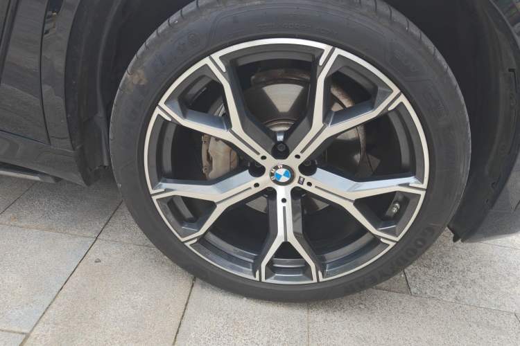 Used BMW X5 2022 Restyled xDrive 40Li M Sport Package Right Front Wheel Hub