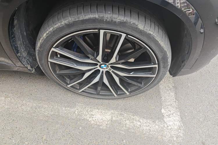 Used BMW X5 2022 xDrive 40Li M Sport Package Right Front Wheel Hub