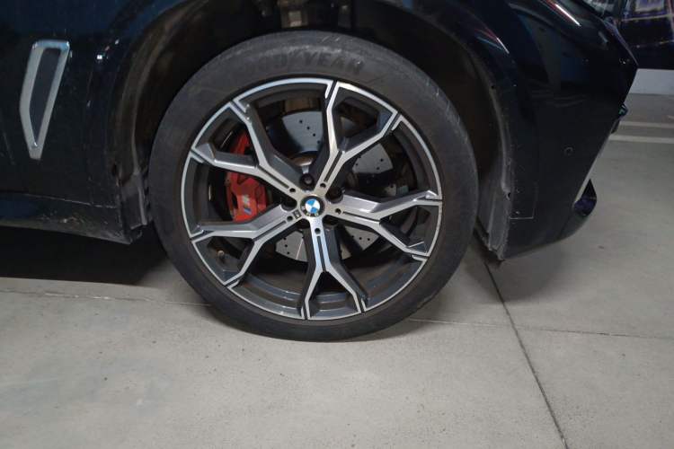 Used BMW X5 2022 Restyled xDrive 40Li M Sport Package Right Front Wheel Hub