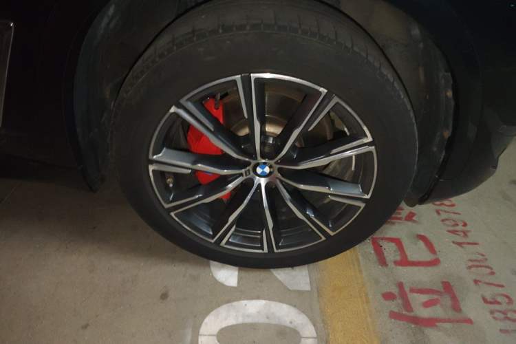Used BMW X5 2022 Restyled xDrive 30Li M Sport Package Right Front Wheel Hub