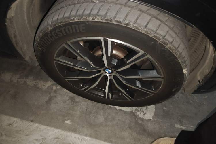 Used BMW X5 2022 xDrive30i M Sport Package Right Front Wheel Hub