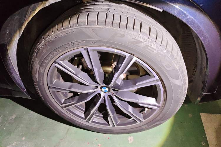 Used BMW X5 2022 xDrive30i M Sport Package Right Front Wheel Hub