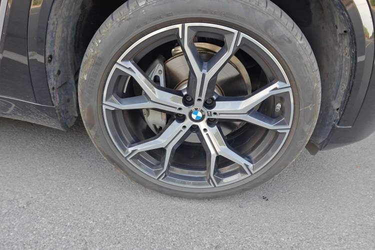 Used BMW X5 2022 Restyled xDrive 40Li M Sport Package Right Front Wheel Hub