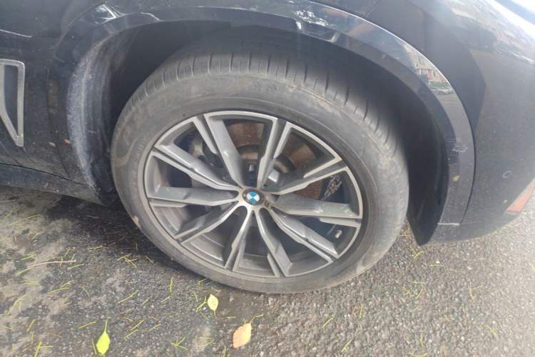 Used BMW X5 2022 Restyled xDrive 30Li Luxury Version M Sport Package Right Front Wheel Hub