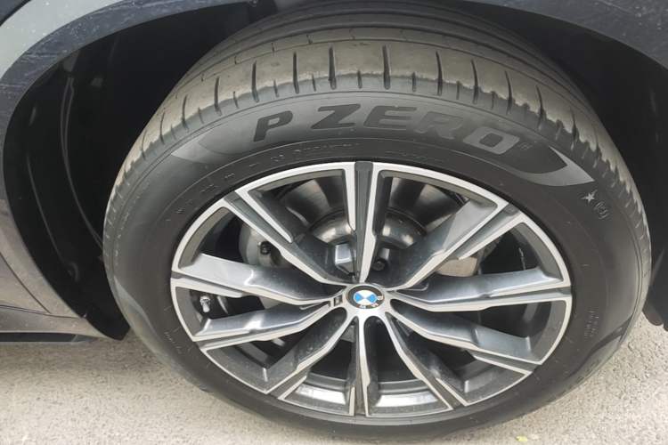 Used BMW X5 2022 xDrive 30Li Luxury M Sport Package Right Front Wheel Hub