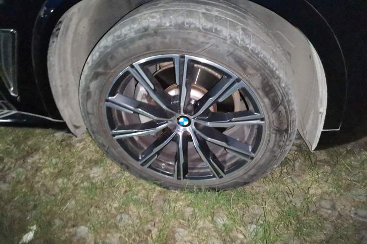 Used BMW X5 2022 Restyled xDrive 30Li Luxury Version M Sport Package Right Front Wheel Hub