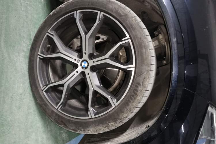 Used BMW X5 2022 xDrive 40Li M Sport Package Right Front Wheel Hub