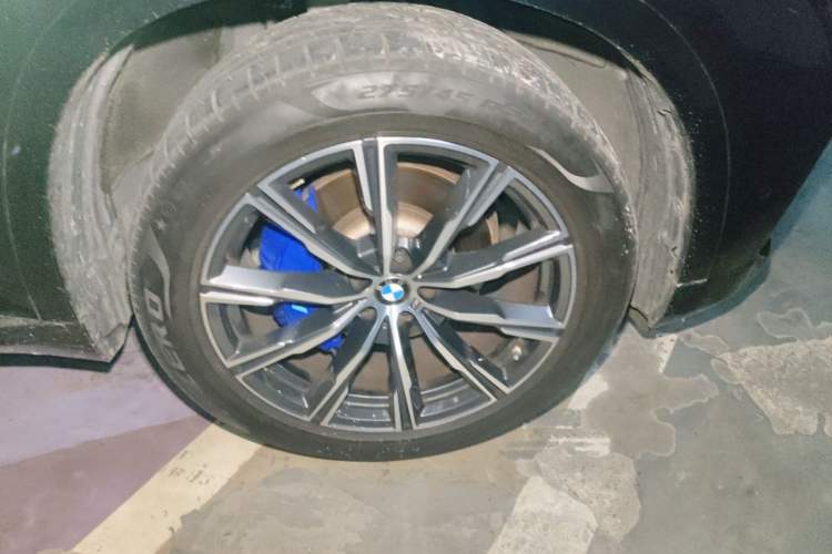 Used BMW X5 2022 Restyled xDrive 30Li Luxury Version M Sport Package Right Front Wheel Hub