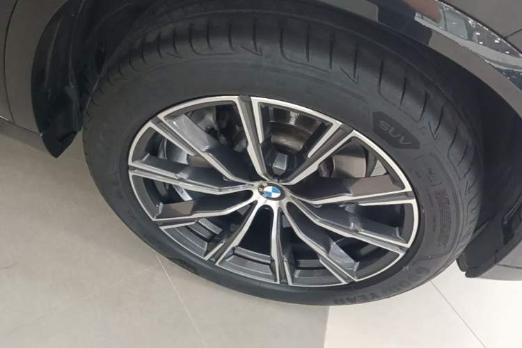 Used BMW X5 2022 xDrive 30Li Luxury M Sport Package Right Front Wheel Hub